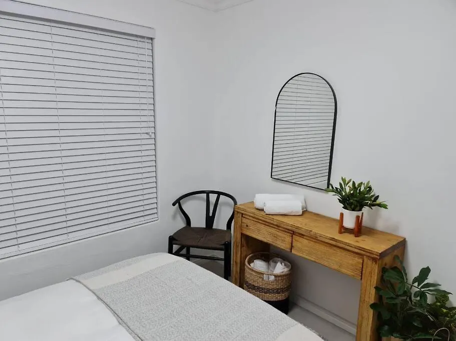 Apartment Cozy 2 Bedroom Apt - Near Kenilworth Racecourse Cape Town