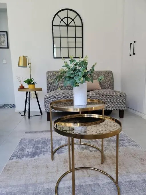 Cozy 2 Bedroom Apt - Near Kenilworth Racecourse Cape Town 0*,