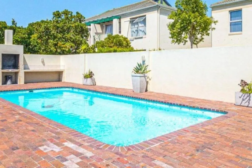 Cozy 2 Bedroom Apt - Near Kenilworth Racecourse contacts